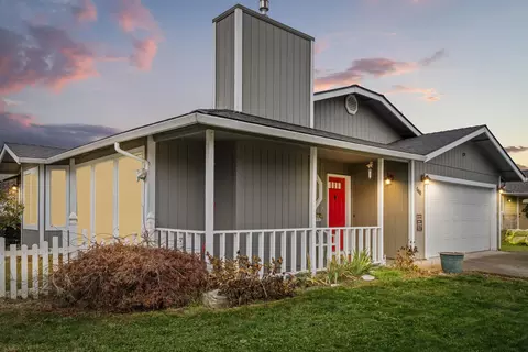 640 Malabar St, Central Point, OR 97502