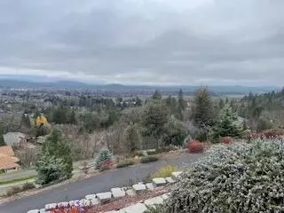 1882 NW Sunview Pl, Grants Pass, OR 97526