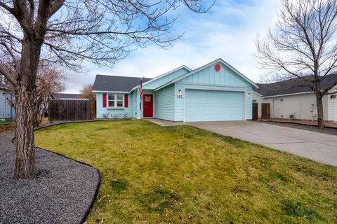 484 NE Spruce Ct, Redmond, OR 97756