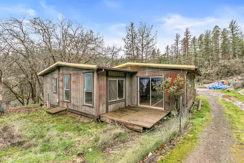 5885 Crowfoot Rd, Trail, OR 97541