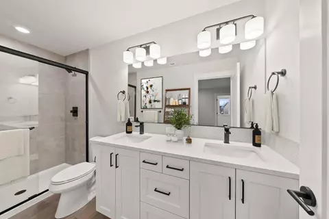 Bath - 3820 Eagle Rd, Bend, OR 97701 photo 1 of 1