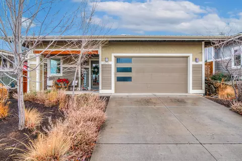 2233 NW Deschutes Pl, Bend, OR 97703
