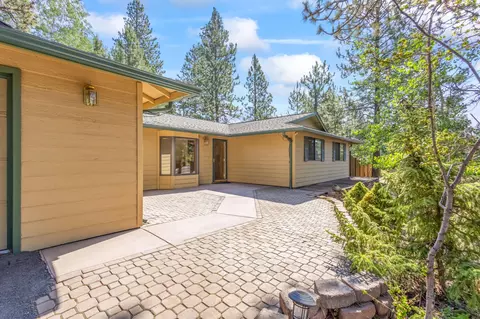 61176 Larkwood Dr, Bend, OR 97702