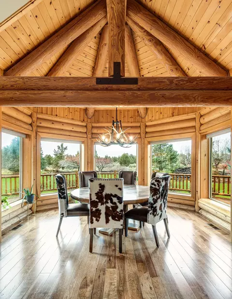 Dining - 18070 Cascade Estates Dr, Bend, OR 97703 photo 2 of 3