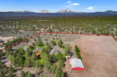 View/Area - 18070 Cascade Estates Dr, Bend, OR 97703 photo 2 of 7