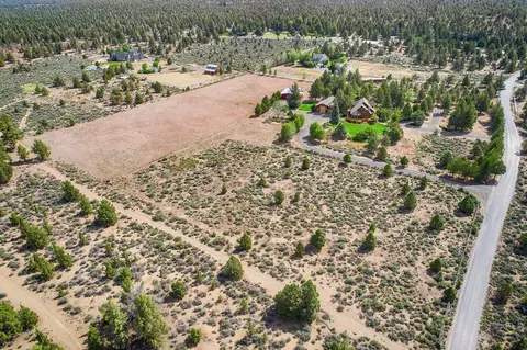 View/Area - 18070 Cascade Estates Dr, Bend, OR 97703 photo 5 of 7