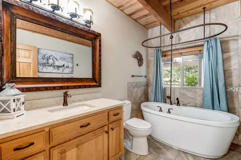 Bath - 18070 Cascade Estates Dr, Bend, OR 97703 photo 3 of 3