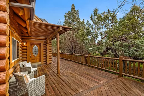 Exterior - 18070 Cascade Estates Dr, Bend, OR 97703 photo 2 of 9
