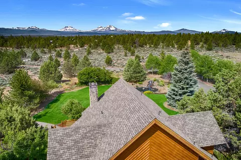 View/Area - 18070 Cascade Estates Dr, Bend, OR 97703 photo 4 of 7