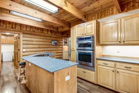 Kitchen - 18070 Cascade Estates Dr, Bend, OR 97703 photo 4 of 4