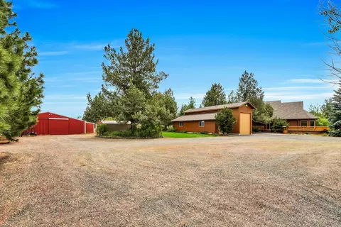 Exterior - 18070 Cascade Estates Dr, Bend, OR 97703 photo 8 of 9