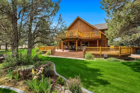 Exterior - 18070 Cascade Estates Dr, Bend, OR 97703 photo 5 of 9