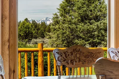 Dining - 18070 Cascade Estates Dr, Bend, OR 97703 photo 3 of 3