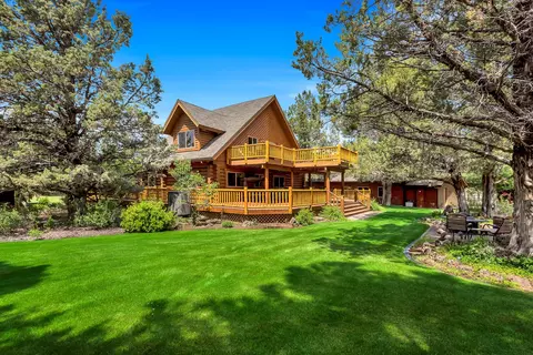 Exterior - 18070 Cascade Estates Dr, Bend, OR 97703 photo 6 of 9