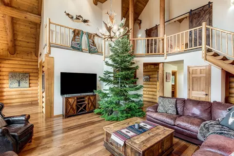 Living - 18070 Cascade Estates Dr, Bend, OR 97703 photo 4 of 5
