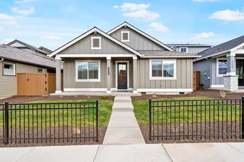 3610 NE Desert Juniper Ln, Bend, OR 97701