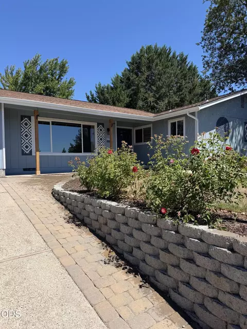1916 Inverness Dr, Medford, OR 97504