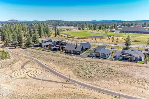 3122 NW Crossing Dr, Bend, OR 97703