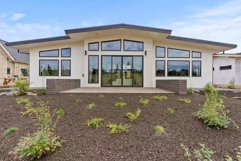 3122 NW Crossing Dr, Bend, OR 97703