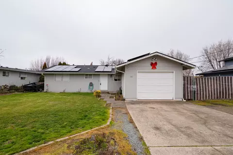 2441 N Keene Way Dr, Medford, OR 97504