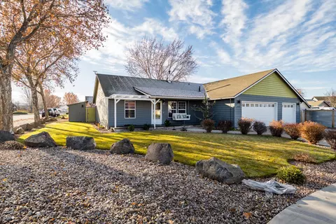 692 NE Fieldstone Ln, Prineville, OR 97754