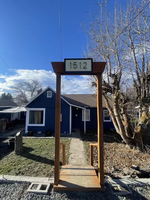1512 Summers Ln, Klamath Falls, OR 97603