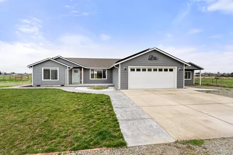 597 Bigham Brown Rd, Eagle Point, OR 97524