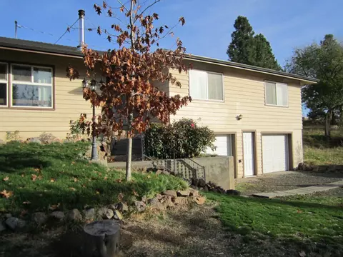 5311 Uhrmann Rd, Klamath Falls, OR 97601