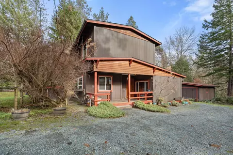 1608 Foots Creek R Fork Rd, Gold Hill, OR 97525