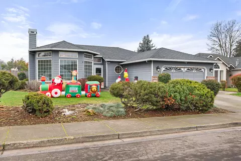2754 Juanita Ave, Medford, OR 97504