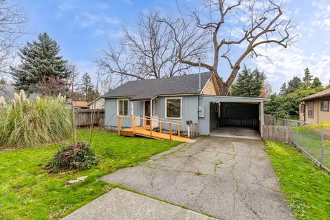 609 SE Riverside Ave, Grants Pass, OR 97526