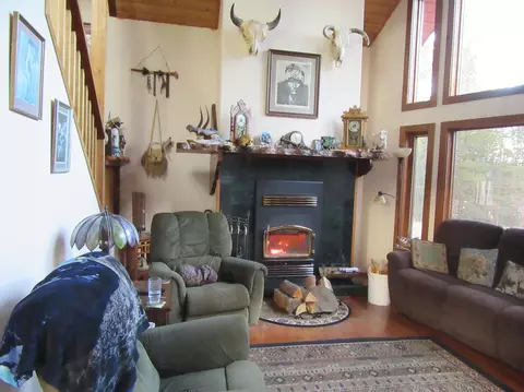 Living - 16144 Sprague River Rd, Chiloquin, OR 97624 photo 1 of 4