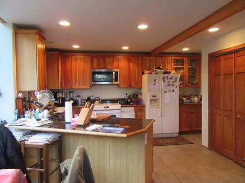 Kitchen - 16144 Sprague River Rd, Chiloquin, OR 97624 photo 3 of 5