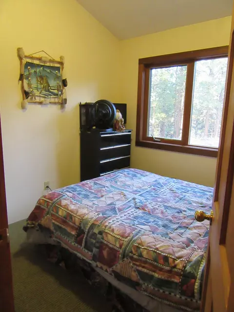 Bedroom - 16144 Sprague River Rd, Chiloquin, OR 97624 photo 1 of 2