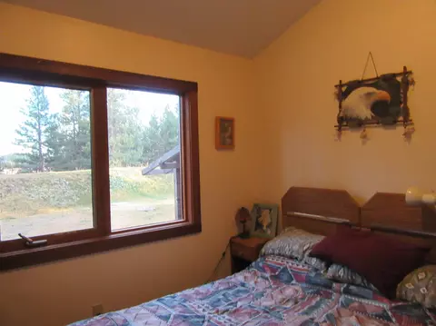 Bedroom - 16144 Sprague River Rd, Chiloquin, OR 97624 photo 2 of 2
