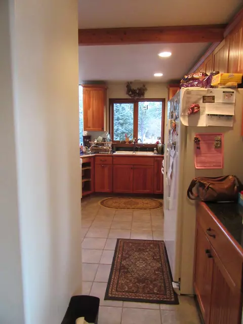 Kitchen - 16144 Sprague River Rd, Chiloquin, OR 97624 photo 1 of 5
