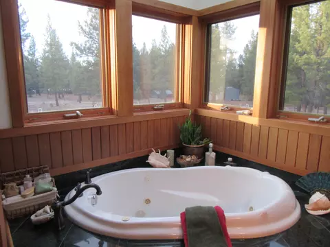 Bath - 16144 Sprague River Rd, Chiloquin, OR 97624 photo 2 of 7