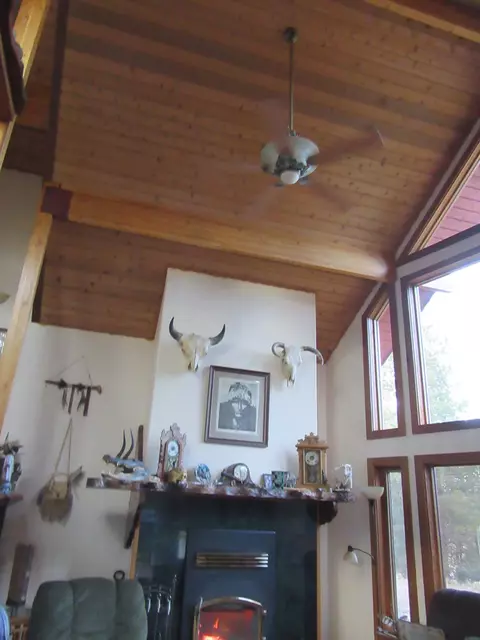 Living - 16144 Sprague River Rd, Chiloquin, OR 97624 photo 4 of 4