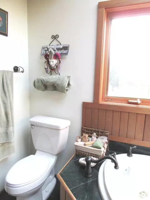 Bath - 16144 Sprague River Rd, Chiloquin, OR 97624 photo 1 of 7