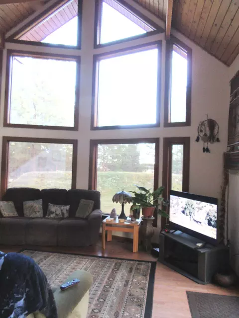 Living - 16144 Sprague River Rd, Chiloquin, OR 97624 photo 3 of 4