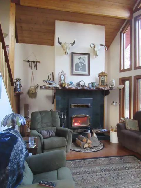 Living - 16144 Sprague River Rd, Chiloquin, OR 97624 photo 2 of 4