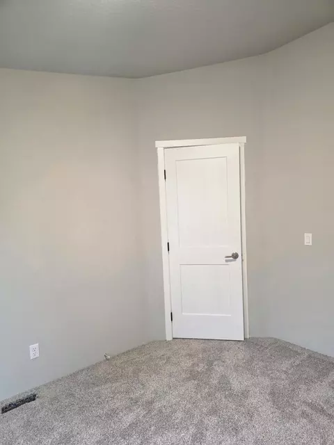 633 E Archwood Dr UNIT 70, Eagle Point, OR 97524 photo 9