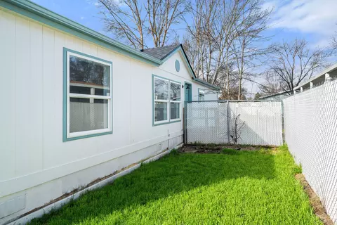 633 E Archwood Dr UNIT 70, Eagle Point, OR 97524 photo 4