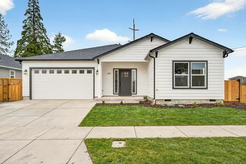 348 Cascade Dr, Central Point, OR 97502