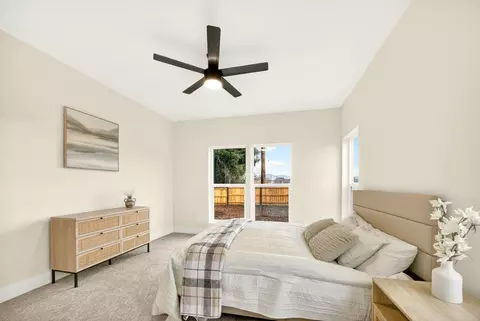 Bedroom - 348 Cascade Dr, Central Point, OR 97502 photo 1 of 3