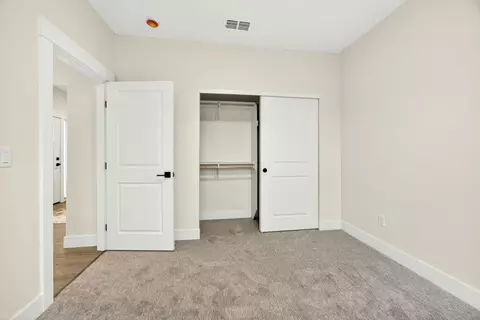 Bedroom - 348 Cascade Dr, Central Point, OR 97502 photo 3 of 3
