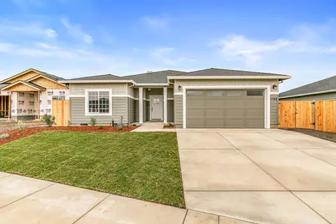 3742 Carlin Dr, Medford, OR 97504