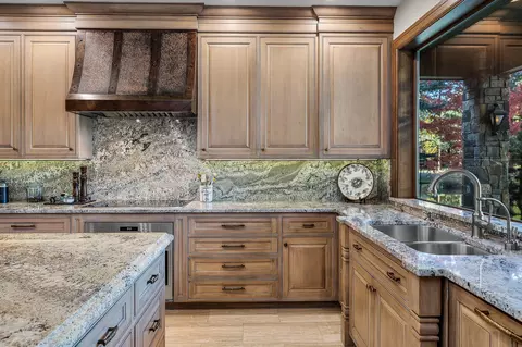 Kitchen - 61302 Tam Mcarthur Loop, Bend, OR 97702 photo 4 of 6