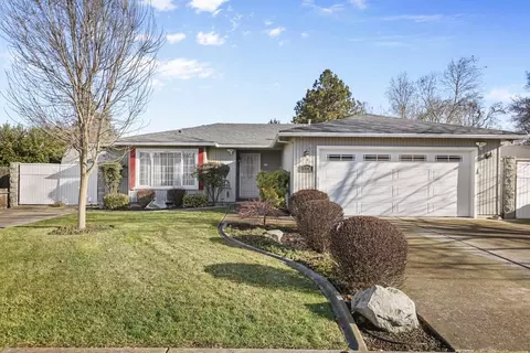 1378 Glengrove Ave, Central Point, OR 97502