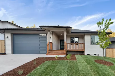 1189 Orange Blossom Dr, Klamath Falls, OR 97601